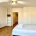 Yooneet Boutique Studio 2\' To Train Station