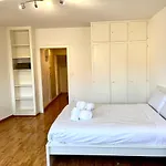 Yooneet Boutique Studio 2\' To Train Station